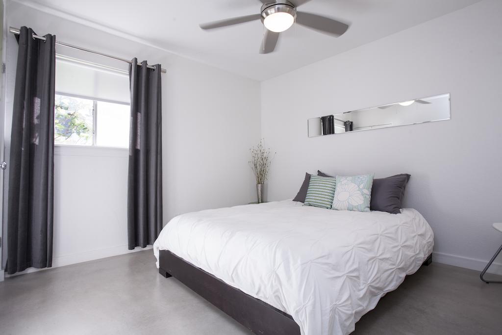 Вилла Travis Heights Modern I Остин Номер фото